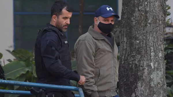 Fabrício Queiroz, ex-assessor de Flávio Bolsonaro, é preso pela Polícia Civil e pelo Ministério Público de São Paulo em Atibaia, Brasil, 18 de junho de 2020 - Sputnik Brasil