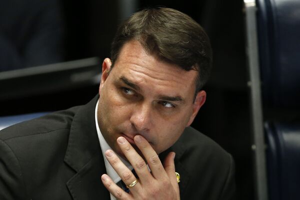 Fabrício Queiroz e esposa continuam em prisão domiciliar - Sputnik Brasil