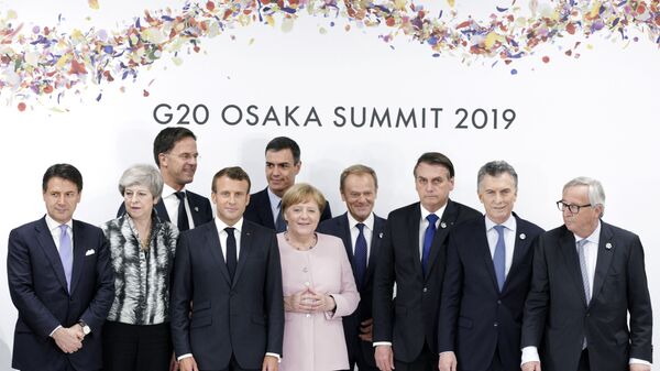 Líderes europeus e presidentes sul-americanos - Jair Bolsonaro e Mauricio Macri - posam para foto na reunião do G20 em Osaka, no Japão - Sputnik Brasil
