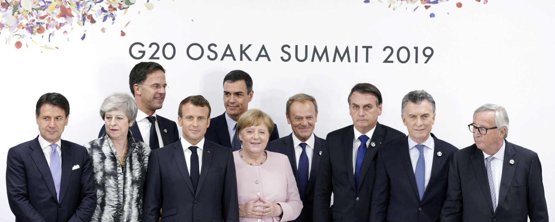 Líderes europeus e presidentes sul-americanos - Jair Bolsonaro e Mauricio Macri - posam para foto na reunião do G20 em Osaka, no Japão - Sputnik Brasil, 1920, 06.01.2022