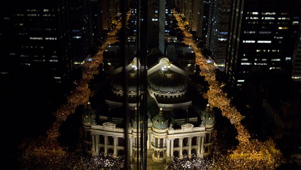 Manifestação no centro do Rio de Janeiro em junho de 2013. - Sputnik Brasil
