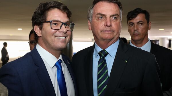 O ator Mario Frias com o presidente Jair Bolsonaro durante cerimônia de posse de Regina Duarte como secretária especial da Cultura do Ministério do Turismo, em Brasília, em 4 de março de 2020 - Sputnik Brasil