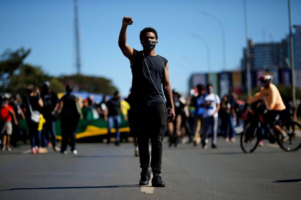 Em Brasília, manifestações contra e favor de Bolsonaro são realizadas (FOTOS, VÍDEO) - Sputnik Brasil