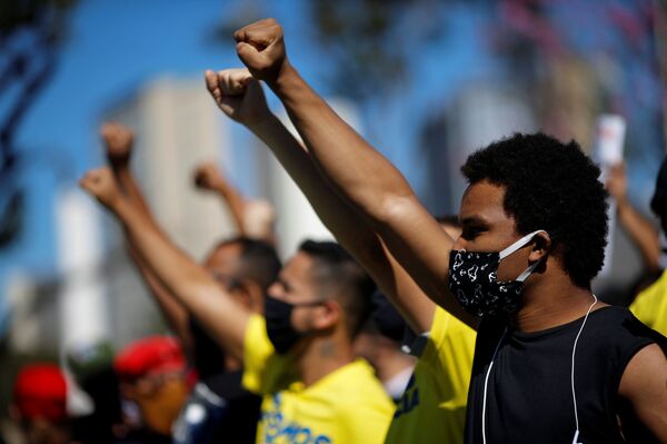 Em Brasília, manifestações contra e favor de Bolsonaro são realizadas (FOTOS, VÍDEO) - Sputnik Brasil