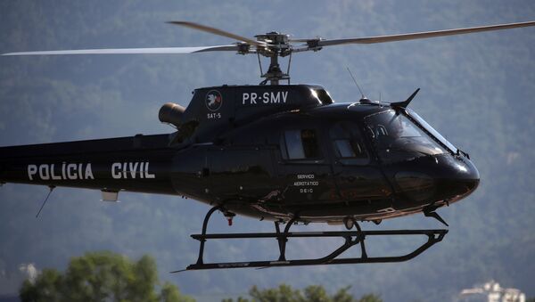 Fabrício Queiroz chega em helicóptero no Aeroporto de Jacarepaguá, no Rio de Janeiro, após ser preso em Atibaia. Foto de 18 de junho de 2020. - Sputnik Brasil