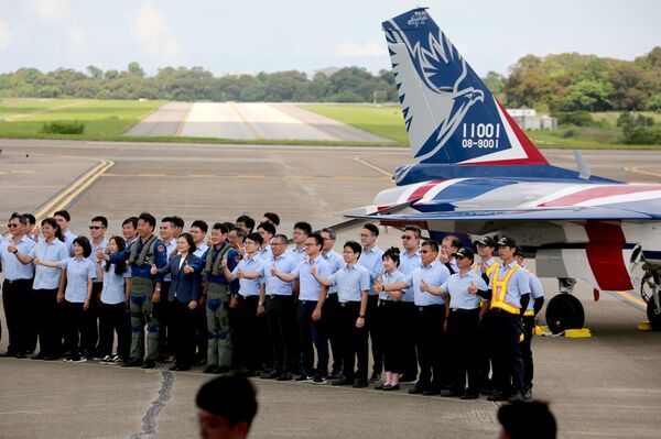 Procurando autossuficiência militar, Taiwan apresenta seu novo avião de treino (FOTOS) - Sputnik Brasil