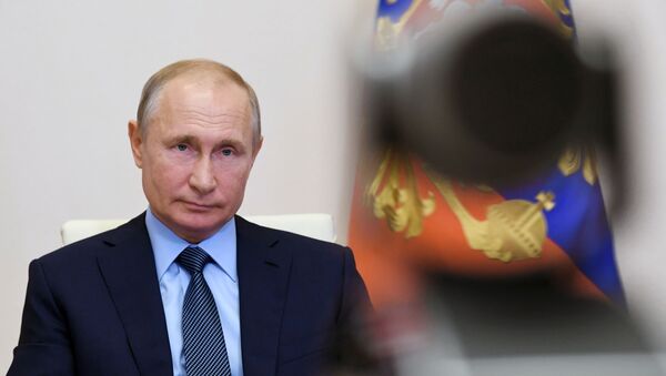 Presidente da Rússia, Vladimir Putin, durante reunião por videoconferência com agentes de saúde, em Moscou, 20 de junho de 2020 - Sputnik Brasil
