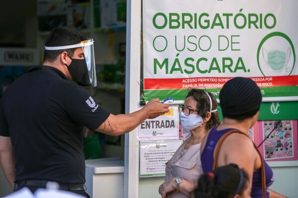 Brasil tem 1.187 mortes em 24 horas e chega a 68 mil óbitos por COVID-19 - Sputnik Brasil
