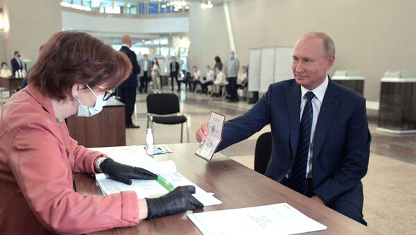 Presidente da Federação da Rússia, Vladimir Putin, durante votação das emendas constitucionais - Sputnik Brasil