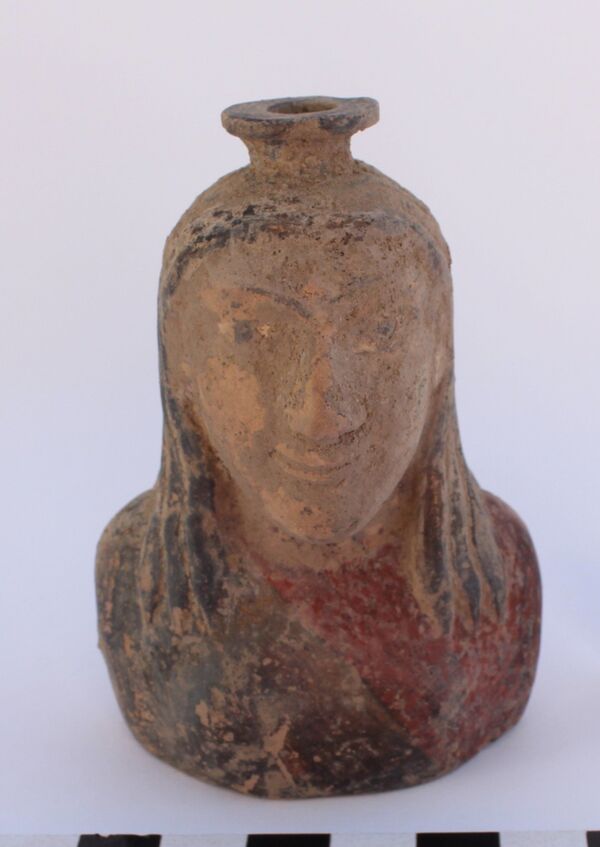 Arqueólogos descobrem na Turquia alfinete e jarro de perfume de 2.500 anos (FOTOS) - Sputnik Brasil