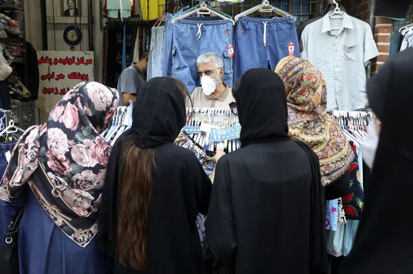 Irã anuncia que vacina desenvolvida no país é eficaz contra a cepa britânica da COVID-19 - Sputnik Brasil