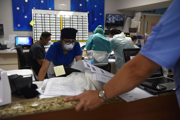 EUA ultrapassam marca de 140 mil mortes por COVID-19 - Sputnik Brasil