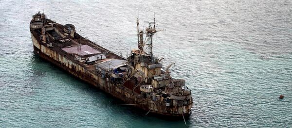 Navio de guerra filipino Sierra Madre que funciona como posto avançado do país para sua reivindicação a banco de areia no Mar do Sul da China reclamado por outras nações. Navio de guerra filipino Sierra Madre que funciona como posto avançado do país para sua reivindicação a banco de areia no Mar do Sul da China reclamado por outras nações. - Sputnik Brasil