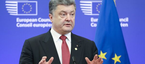 Pyotr Poroshenko, presidente da Ucrânia, Bruxelas, em 12 de fevereiro de 2015 - Sputnik Brasil