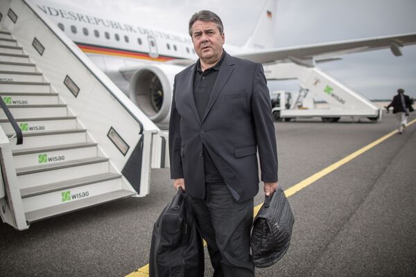 O ministro da Economia e Tecnologia da Alemanha, Sigmar Gabriel, deixa para o Irã em 19 de julho de 2015 a partir de Berlim. O ministro da Economia e Tecnologia da Alemanha, Sigmar Gabriel, deixa para o Irã em 19 de julho de 2015 a partir de Berlim. - Sputnik Brasil
