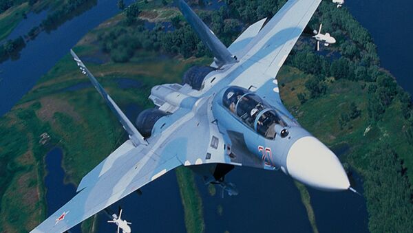 Caça de combate e treino Su-27UBK - Sputnik Brasil