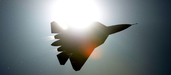 Um caça PAK FA T-50 durante voo de demonstração no Salão Internacional Aéreo-Espacial MAKS 2013 Um caça PAK FA T-50 durante voo de demonstração no Salão Internacional Aéreo-Espacial MAKS 2013 - Sputnik Brasil