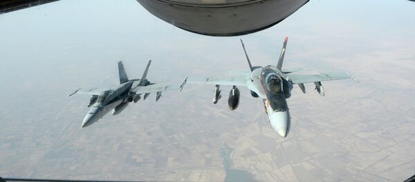 Caças das Forças Armadas dos EUA durante operação nos céus da Síria - Sputnik Brasil