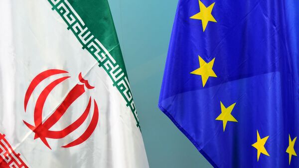 Bandeiras do Irã e da União Europeia. - Sputnik Brasil
