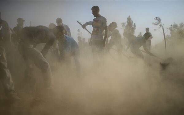 Enterro das vítimas da explosão em Suruc - Sputnik Brasil