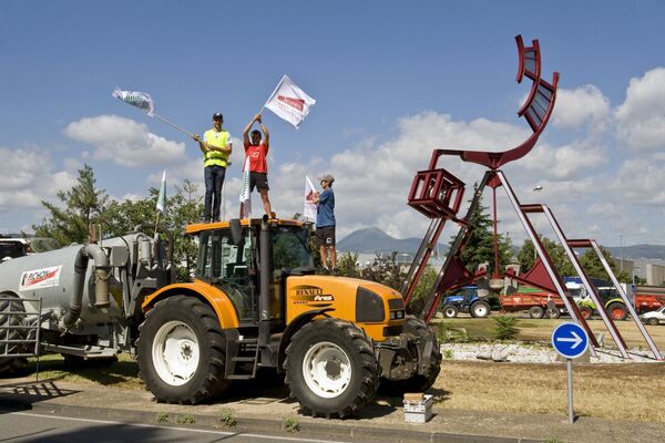 Greve de agricultores no oeste da França - Sputnik Brasil