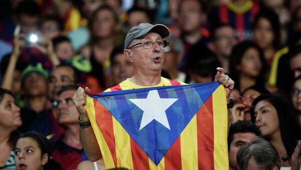 Bandeira da Catalunha em partida do Barcelona pela UEFA Champions League - Sputnik Brasil