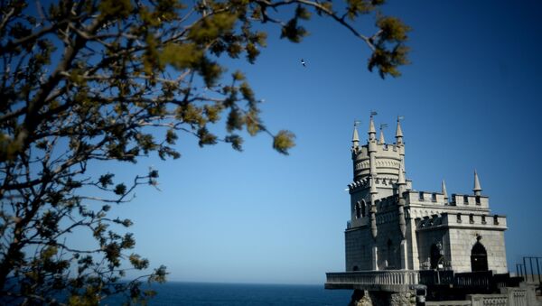 Castelo Lastochkino Gnezdo (Ninho de Andorinhas) em Crimeia - Sputnik Brasil