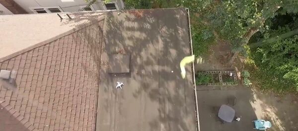 Drone realiza operação de resgate - Sputnik Brasil