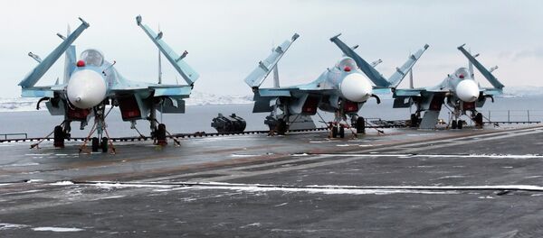 Caças Su-33 a bordo do porta-aviões russo Admiral Kuznetsov (foto de arquivo) - Sputnik Brasil
