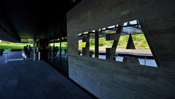 This file photo taken on June 3, 2015 shows FIFA employees entering the FIFA headquarters in Zurich - Sputnik Brasil