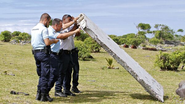 Pedaço da asa do Boeing 777 da Malaysia Airlines encontrado na ilha Reunião. - Sputnik Brasil