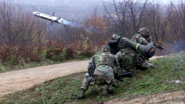 Soldados durante o lançamento do primeiro míssil Javelin durante o exercício de 2000, em Croácia - Sputnik Brasil