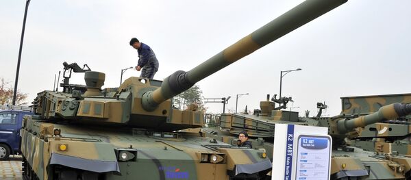 O tanque de guerra da Coreia do Sul K2 é exibido durante a Exibição Internacional de Defesa Área de Seul. 28 de outubro de 2013 - Sputnik Brasil