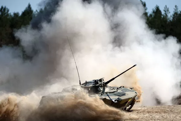 Corrida nos veículos de combate das Tropas Aerotransportadas da Rússia. Corrida nos veículos de combate das Tropas Aerotransportadas da Rússia. - Sputnik Brasil