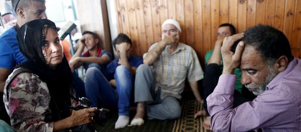 Funeral de Ali Saad Dawabsha, bebê palestino de um ano e meio morto em incêndio provocado por extremistas judeus na Cisjordânia - Sputnik Brasil