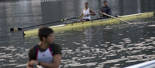 Atletas treinam na Lagoa Rodrigo de Freitas, no Rio de Janeiro, Brasil, em 30 de julho de 2015. - Sputnik Brasil