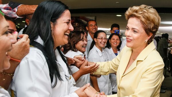 Dilma durante cerimônia de celebração de 2 anos do Programa Mais Médicos - Sputnik Brasil