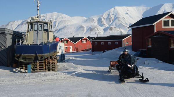 Longyearbyen é a capital administrativa e econômica do arquipélago de Svalbard, localizada na costa do mar da Gronelândia. - Sputnik Brasil
