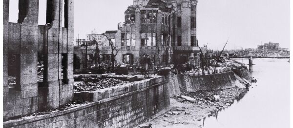 O Memorial da Paz de Hiroshima após o bombardeio de 6 de agosto de 1945 e hoje. - Sputnik Brasil