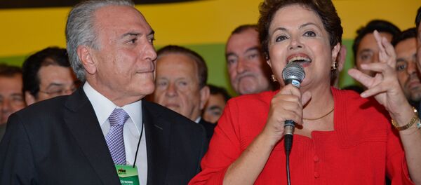 A presidenta do Brasil, Dilma Rousseff, ao lado do seu vice, Michel Temer - Sputnik Brasil