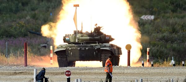 Membros da equipe do ministério da Defesa da Índia durante competições Biatlo de Tanques realizadas no âmbito de Jogos Militares Internacionais 2015 - Sputnik Brasil