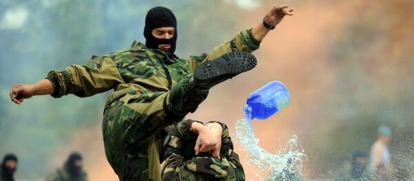 Soldados bielorrússos de forças aerotransportadas participam nos eventos comemorativos do Dia da Força Aerotransportada. 1 de agosto de 2015 - Sputnik Brasil