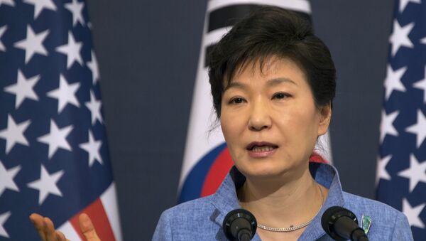 A presidente da Coreia do Sul, Park Geun-hye, participa na coletiva com o presidente dos EUA, Barack Obama, na Casa Azul em Seul. 25 de abril, 2014. - Sputnik Brasil