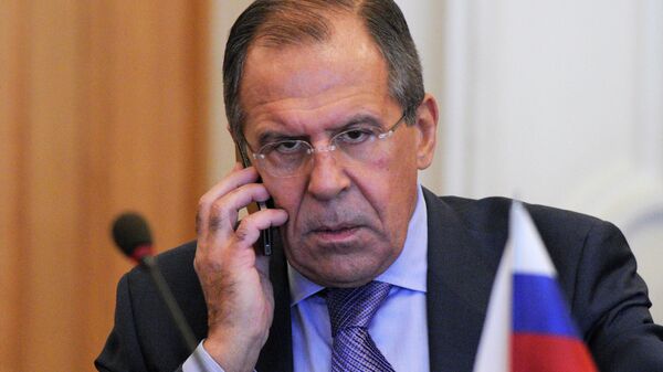 Sergei Lavrov, ministro das Relações Exteriores da Rússia, fala ao telefone - Sputnik Brasil