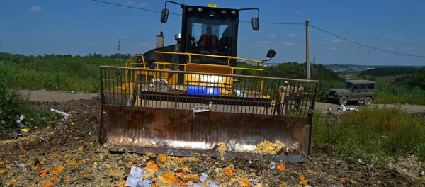 Eliminação dos produtos embargados na região da cidade russa de Belgorod. - Sputnik Brasil