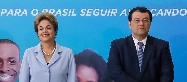 Presidenta Dilma Rousseff e o Ministro de Minas e Energia Eduardo Braga no lançamento do Plano de Energia Elétrica Presidenta Dilma Rousseff e o Ministro de Minas e Energia Eduardo Braga no lançamento do Plano de Energia Elétrica - Sputnik Brasil