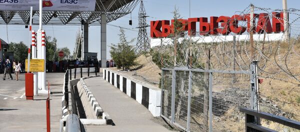 Ponto de controle fronteiriço entre o Quirguistão e o Cazaquistão em 12 de agosto de 2015 Ponto de controle fronteiriço entre o Quirguistão e o Cazaquistão em 12 de agosto de 2015 - Sputnik Brasil