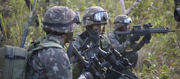 Exército brasileiro em treinamento na Floresta Amazônica. - Sputnik Brasil