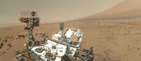 Robô móvel Curiosity em Marte - Sputnik Brasil