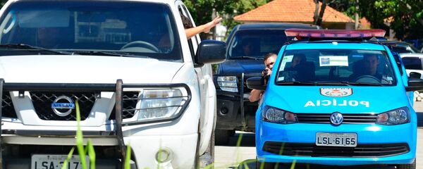 Policiais de UPP’s do Rio de Janeiro, durante treinamento de abordagem, patrulha, autoproteção, armamento e primeiros socorros Policiais de UPP’s do Rio de Janeiro, durante treinamento de abordagem, patrulha, autoproteção, armamento e primeiros socorros - Sputnik Brasil
